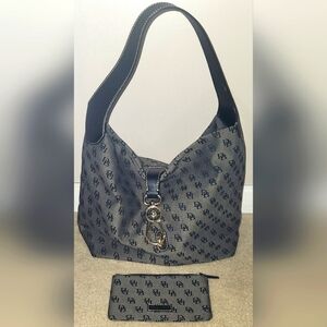 2PC DOONEY & BOURKE LOGO LOCK SAC HOBO LARGE W/ WRISTLET SET BLACK SIGNATURE DB